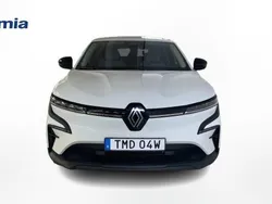 Vit Begagnad 2023 Renault Mégane Evolution Halvkombi | 289 000 kr (Marknadspris)