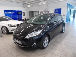 Svart (panther black met) Begagnad 2010 Ford Fiesta Titanium Halvkombi | 69 400 kr (Marknadspris)