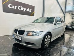 Ljusgrå (grå) Begagnad 2005 BMW 320 Advantage Sedan | 54 900 kr (Lite dyr)