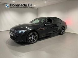 Svart Begagnad 2024 BMW 330e M Sport Sedan | 469 000 kr (Marknadspris)