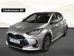 Silver Begagnad 2024 Toyota Yaris Hybrid Style Halvkombi | 299 000 kr (Marknadspris)