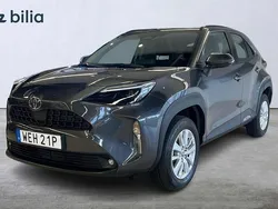 Grå Begagnad 2024 Toyota Yaris Cross Active SUV | 289 900 kr (Marknadspris)