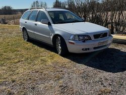 Vit Begagnad 2004 Volvo V40 Kombi | 8 000 kr (Marknadspris)