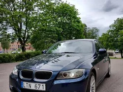 Blå Begagnad 2011 BMW 318 Sedan | 100 000 kr (Lite dyr)