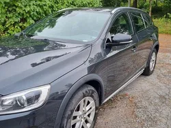 Grå Begagnad 2016 Volvo V60 CC Momentum Kombi | 135 000 kr (Marknadspris)