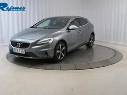 Grå Begagnad 2017 Volvo V40 Business Edition Kombi | 168 000 kr (Marknadspris)