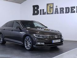 Mörkbrun (brun metallic) Begagnad 2017 VW Passat R-line Sedan | 249 900 kr (Lite dyr)