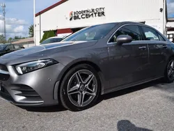Mörkgrå Begagnad 2021 Mercedes A200 AMG Sedan | 319 990 kr (Marknadspris)