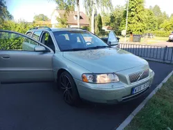 Brun Begagnad 2005 Volvo V70 Kinetic Kombi | 35 000 kr (Marknadspris)