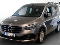 Grå (grey) Begagnad 2023 Mercedes T180 Minibuss | 279 000 kr