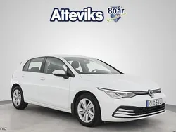 Vit Begagnad 2022 VW Golf VIII Life Halvkombi | 224 900 kr (Marknadspris)