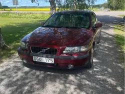 Röd Begagnad 2004 Volvo S60 Business Edition Sedan | 22 000 kr (Bra pris)