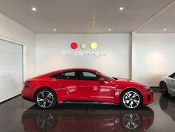 Röd (röd/svart läder) Begagnad 2022 Audi e-tron GT quattro Design Sedan | 639 000 kr (Marknadspris)