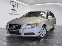 Ljusgrå Begagnad 2011 Volvo V70 Kinetic Kombi | 99 900 kr (Marknadspris)