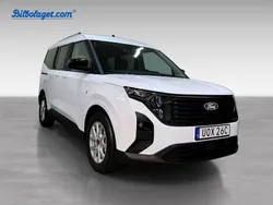 Vit Ny 2024 Ford Tourneo Courier Titanium Minibuss | 299 800 kr (Marknadspris)
