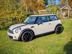 Vit Begagnad 2013 Mini ONE Halvkombi | 95 000 kr (Marknadspris)