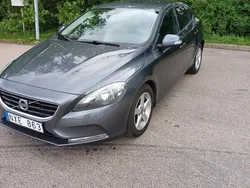 Grå Begagnad 2014 Volvo V40 Kinetic Kombi | 130 000 kr (Marknadspris)