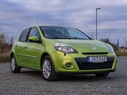 Grön Begagnad 2010 Renault Clio R.S. Halvkombi | 45 000 kr (Marknadspris)