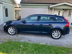 Blå Begagnad 2015 Volvo V60 Momentum Kombi | 130 000 kr (Lite dyr)