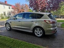 Grå Begagnad 2016 Ford S-MAX Business Edition Minibuss | 169 000 kr (Marknadspris)