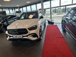 Vit Begagnad 2024 Mercedes GLE350e AMG line SUV | 949 000 kr (Marknadspris)