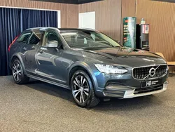 Grå Begagnad 2018 Volvo V90 CC Momentum Kombi | 279 900 kr (Marknadspris)