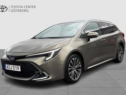 Mörkgrå Begagnad 2023 Toyota Corolla Style Kombi | 272 000 kr (Marknadspris)
