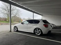 Vit Begagnad 2015 BMW 116 M Sport Halvkombi | 99 000 kr (Marknadspris)