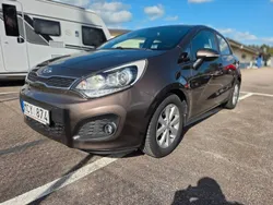 Brun Begagnad 2011 Kia Rio Halvkombi | 65 000 kr (Marknadspris)