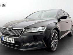 Svart (black magic pärleffekt me) Begagnad 2023 Skoda Superb Business Line Kombi | 379 500 kr (Marknadspris)