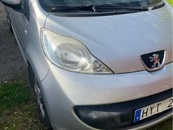 Grå Begagnad 2009 Peugeot 107 Halvkombi | 24 000 kr (Marknadspris)