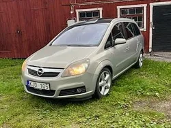 Grå Begagnad 2008 Opel Zafira Minibuss | 40 000 kr (Marknadspris)