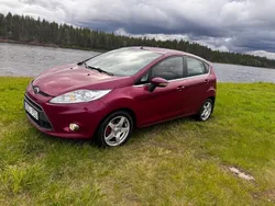 Röd Begagnad 2009 Ford Fiesta Titanium Halvkombi | 29 000 kr (Dyr)