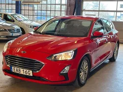 Röd Begagnad 2019 Ford Focus Titanium Halvkombi | 159 000 kr (Marknadspris)