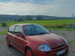 Röd Begagnad 2001 Renault Clio II R.S. Halvkombi | 34 000 kr