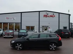 Svart Begagnad 2016 Volvo V60 Summum Kombi | 139 000 kr (Marknadspris)