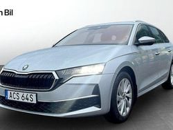 Silver (brilliant silver metallic) Begagnad 2025 Skoda Octavia Selection Kombi | 299 900 kr (Marknadspris)