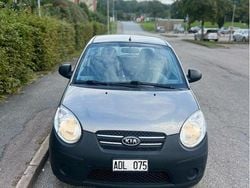Grå Begagnad 2009 Kia Picanto 4 Halvkombi | 30 000 kr (Marknadspris)