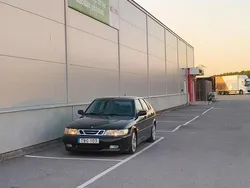Svart Begagnad 2002 Saab 9-3 Aero Halvkombi | 60 000 kr