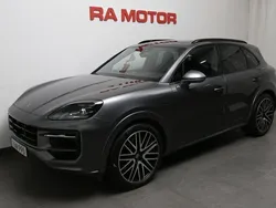 Grå Begagnad 2024 Porsche Cayenne Sport SUV | 1 399 900 kr