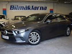 Mörkgrå (grå) Begagnad 2018 Mercedes A180 Halvkombi | 209 000 kr (Marknadspris)