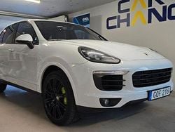 Vit Begagnad 2015 Porsche Cayenne S E-Hybrid SUV | 349 900 kr