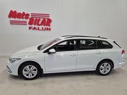 Vit Begagnad 2022 VW Golf VIII Kombi | 239 900 kr (Marknadspris)