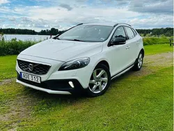 Vit Begagnad 2014 Volvo V40 CC Momentum Kombi | 159 000 kr (Marknadspris)