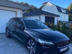Svart Begagnad 2021 Volvo V60 R-Design Kombi | 360 000 kr (Marknadspris)