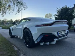 Vit Begagnad 2019 Aston Martin V8 Vantage Sportkupé | 1 095 000 kr