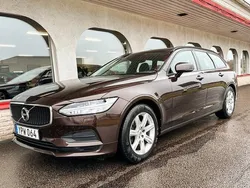 Mörkbrun (maplebrownmetallic) Begagnad 2017 Volvo V90 Business Edition Kombi | 208 500 kr (Dyr)