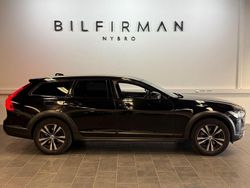 Svart Begagnad 2019 Volvo V90 CC Momentum Kombi | 239 900 kr (Marknadspris)