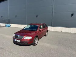 Mörkröd Begagnad 2005 Skoda Octavia Kombi | 29 900 kr (Lite dyr)