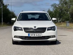 Vit Begagnad 2016 Skoda Superb Style Kombi | 189 900 kr (Marknadspris)